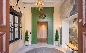 Aladro Apartamentos by Valcambre